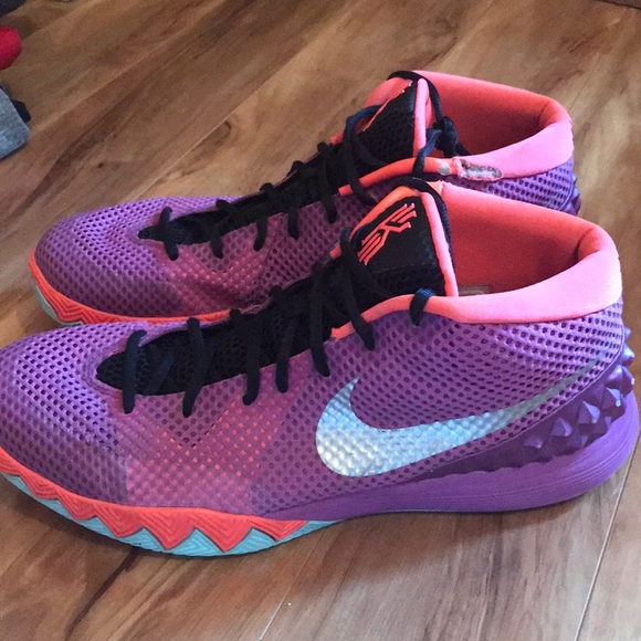 kyrie irving baseball cleats